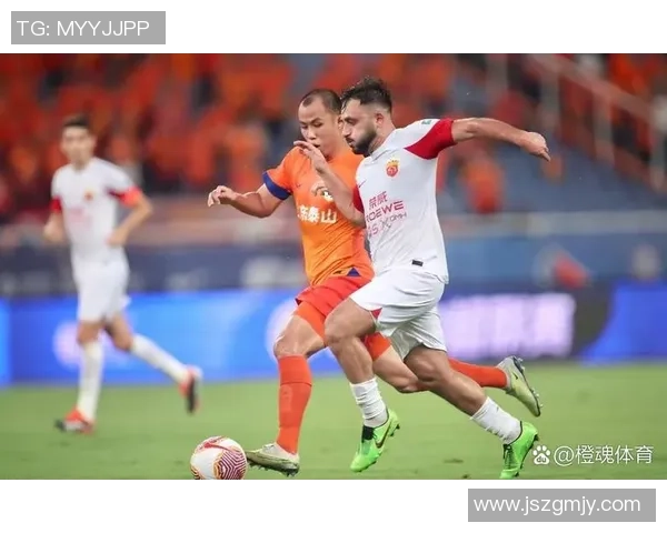 上海海港强势出击鏖战劲敌全力争夺胜利巩固联赛榜首位置