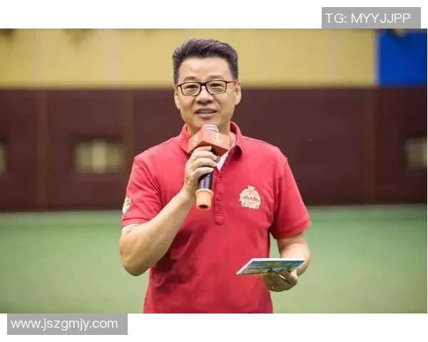 聚焦绿茵巨星辉煌生涯展现足球传奇魅力与不灭精神光芒闪耀瞬间篇